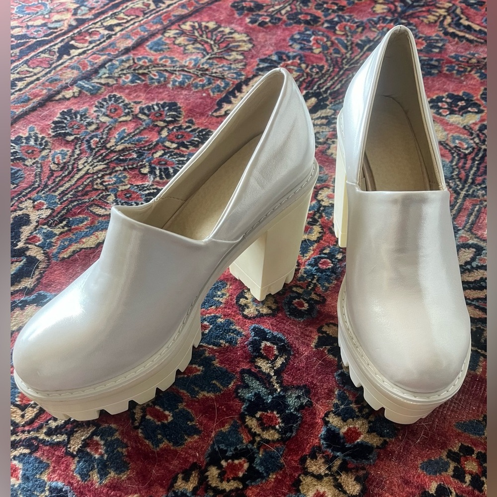 Chunky Platform Slip On Shoes! Shiny White. Size 39